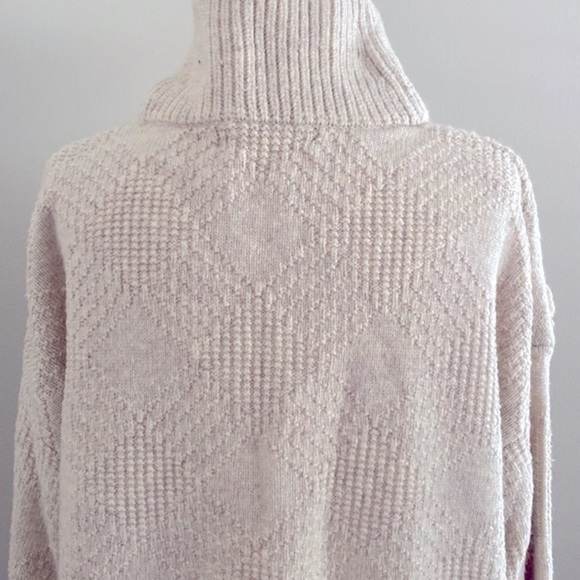 WoolRich oatmeal shaggy rug turtleneck sweater - Picture 5 of 7